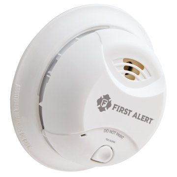 First Alert Hardwired LED Strobe Light Smoke Alarm with 10-Year Sealed  Battery - 7020BSL (1038335)